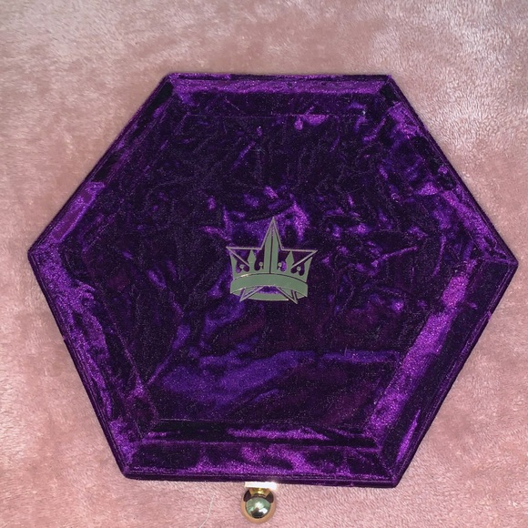 💕Host Pick💕 Jeffree Star Blood Lust Palette | NEW 💜 - Picture 3 of 7